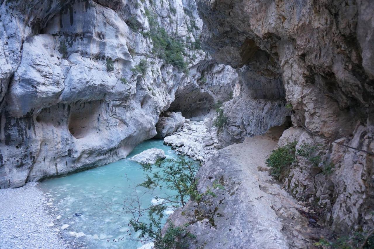 Le Romarin-Topdestination-Aups Exteriör bild